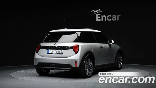 Фотография автомобиля — MINI Cooper Generation 4