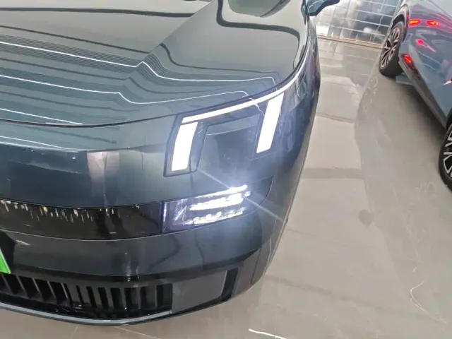 Lynk & Co 900 — Фото автомобиля 23