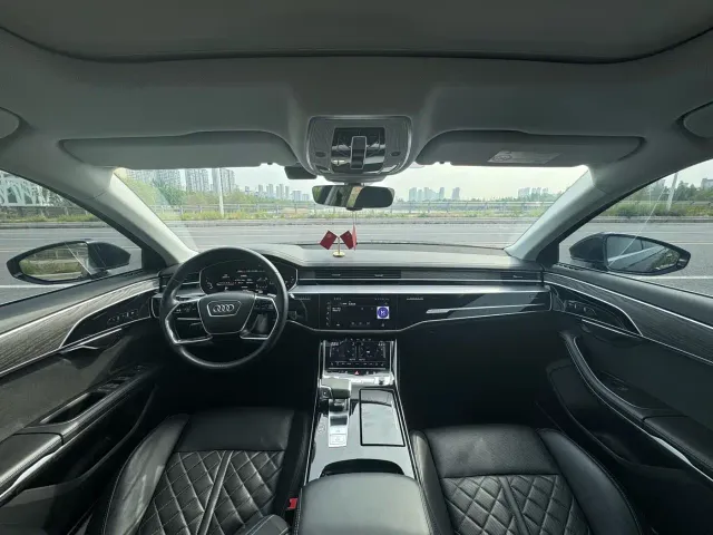 Audi A8 — Фото автомобиля 9