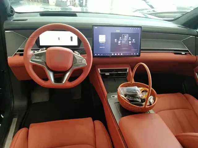 BYD Tang L — Фото автомобиля 9