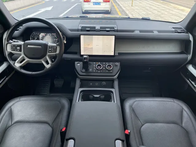 Land Rover Defender — Фото автомобиля 11