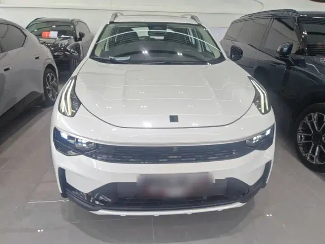 Lynk & Co 01 — Фото автомобиля 2