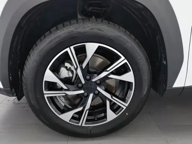 Geely Boyue L — Фото автомобиля 17