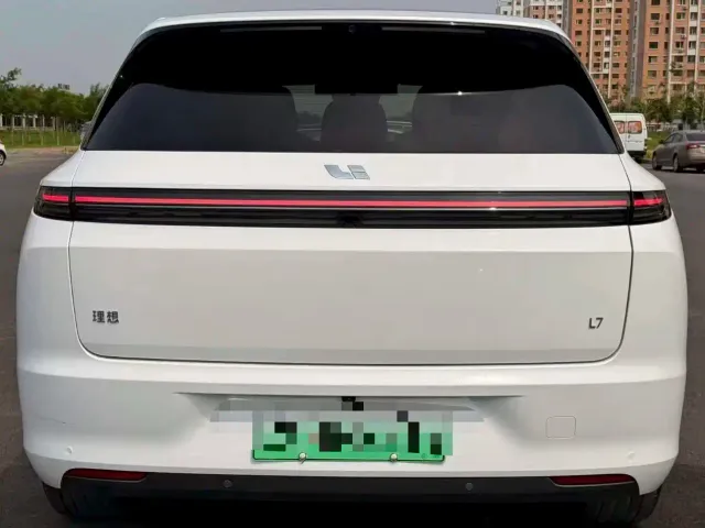 Li Auto L7 — Фото автомобиля 5