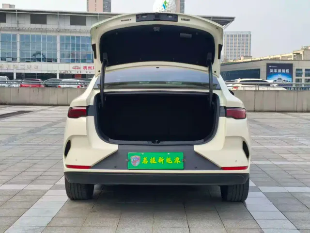 BYD Qin L — Фото автомобиля 7