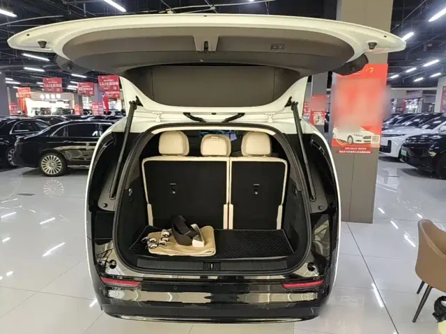 Li Auto MEGA — Фото автомобиля 18