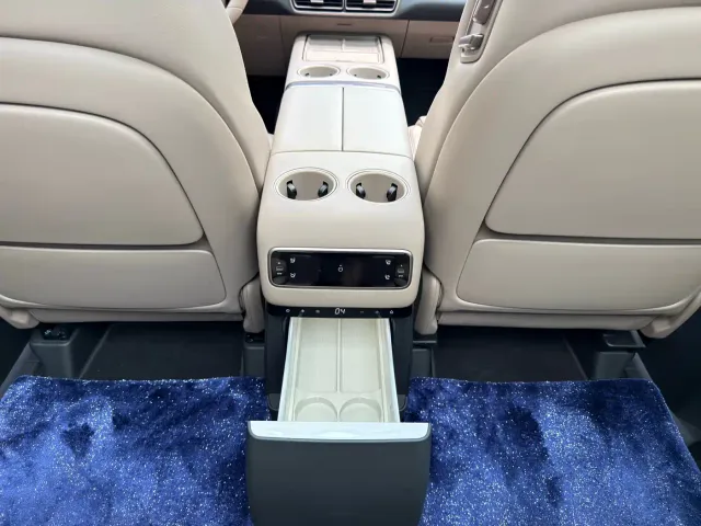 Li Auto MEGA — Фото автомобиля 22