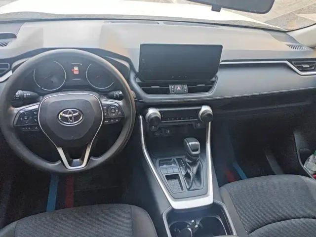 Toyota RAV4 — Фото автомобиля 12