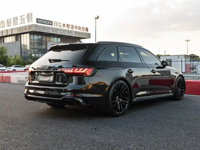 Audi RS 4 — Фото автомобиля 4
