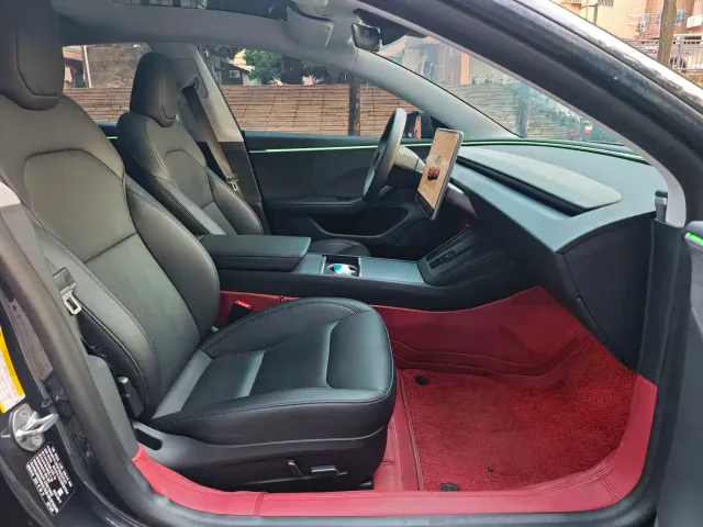 Tesla Model 3 — Фото автомобиля 30