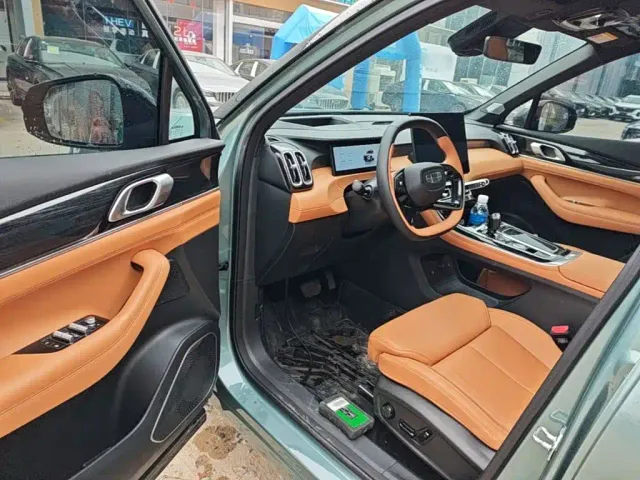 Geely Boyue L 2025 4th Gen 1.5TD DCT Splendor — Фото автомобиля 15