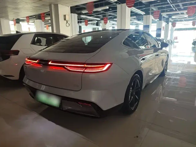 Geely Galaxy E8 — Фото автомобиля 6