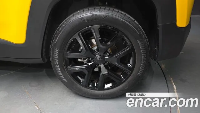 Jeep Renegade — Фото автомобиля 6