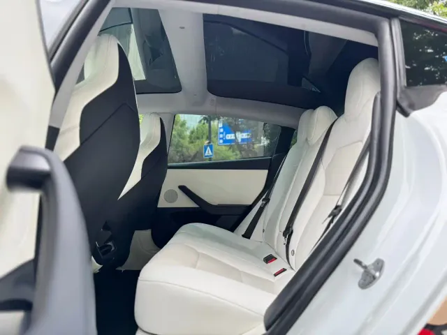 Tesla Model 3 — Фото автомобиля 7
