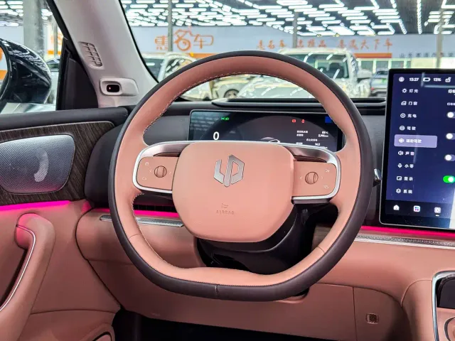 Leapmotor C11 — Фото автомобиля 11