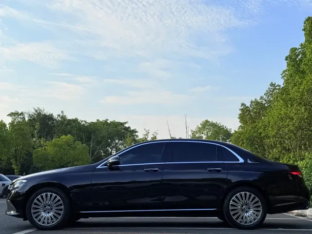 Mercedes-Benz E-Class — Фото автомобиля 4