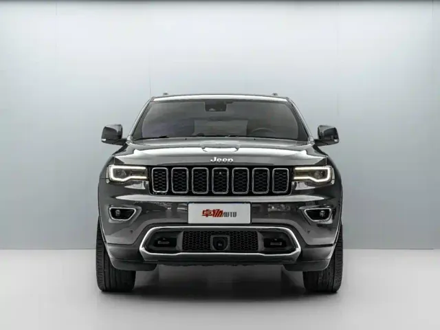 Jeep Grand Cherokee — Фото автомобиля 2