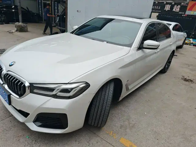 Фотография автомобиля — BMW 5 Series