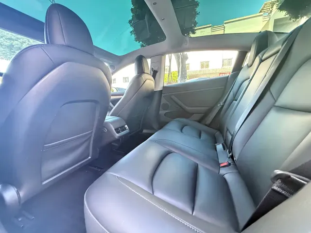 Tesla Model 3 — Фото автомобиля 11