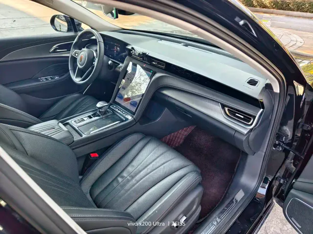 Hongqi H5 — Фото автомобиля 9