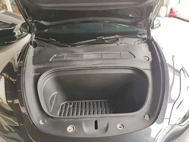 Tesla Model Y — Фото автомобиля 19