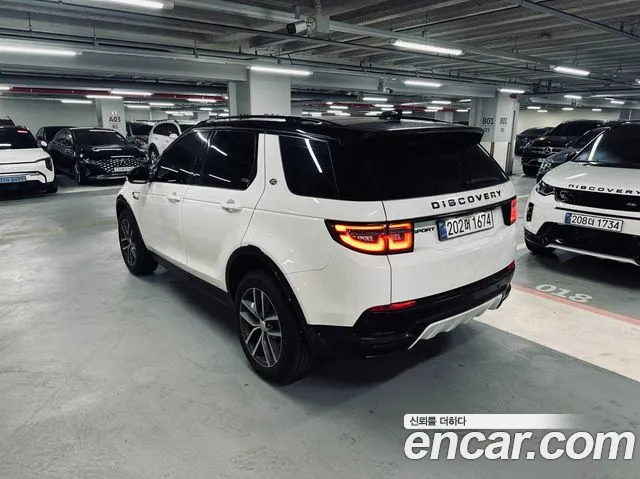 Land Rover Discovery Sport Discovery Sport 2 поколение P250 Dynamic SE — Фото автомобиля 2