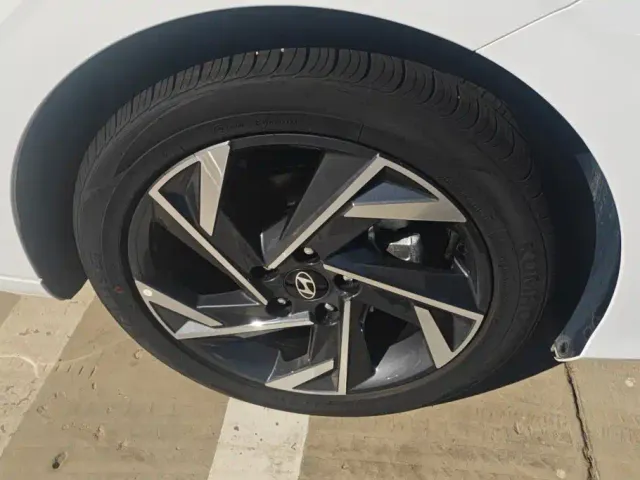 Hyundai Elantra — Фото автомобиля 6