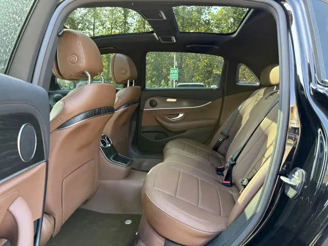 Mercedes-Benz E-Class — Фото автомобиля 8