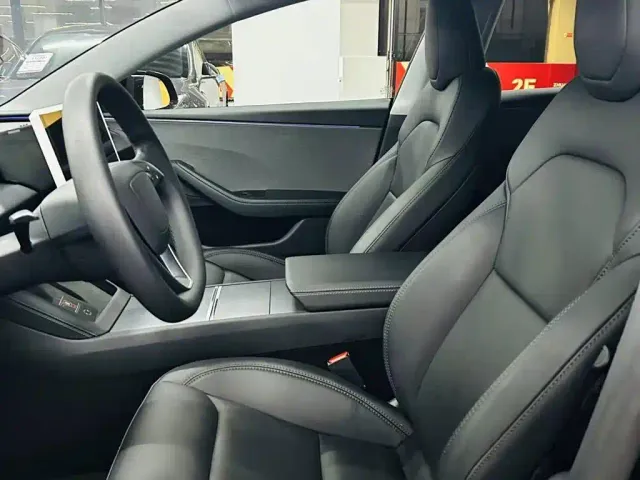 Tesla Model 3 — Фото автомобиля 7