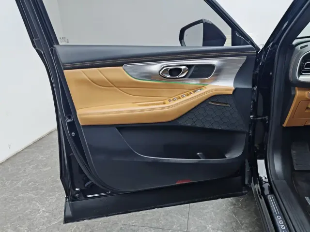 GAC Trumpchi GS8 — Фото автомобиля 19