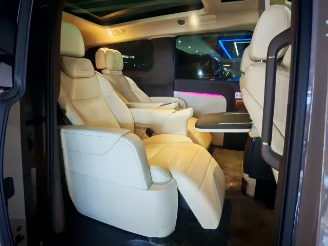 Li Auto MEGA — Фото автомобиля 14