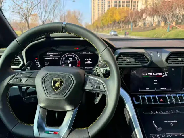 Lamborghini Urus — Фото автомобиля 4