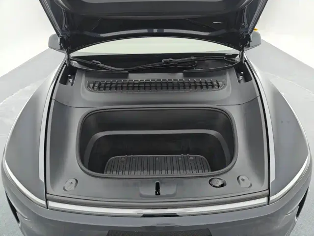 Tesla Model Y — Фото автомобиля 18