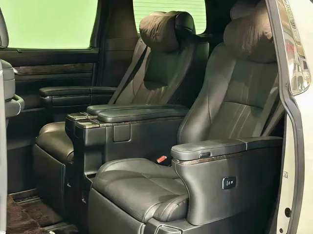 Toyota Alphard — Фото автомобиля 11