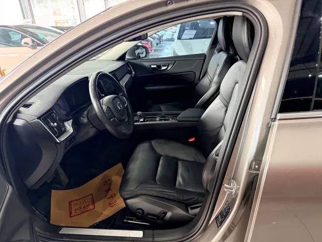 Volvo S60 — Фото автомобиля 3