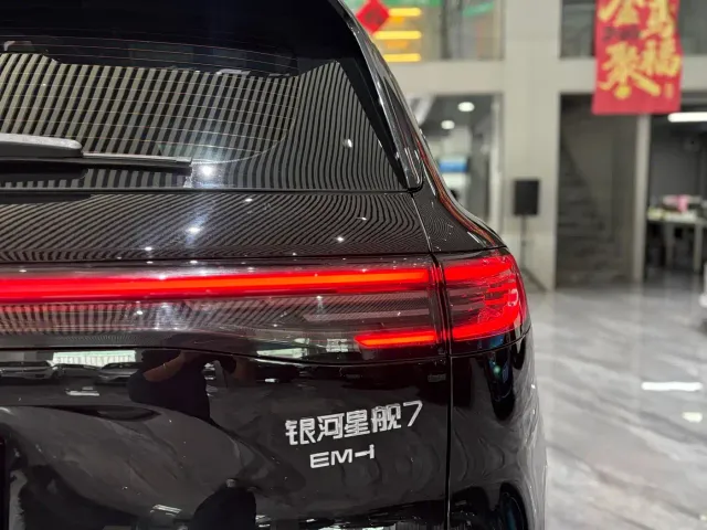 Geely Galaxy Starship 7 EM-i — Фото автомобиля 26