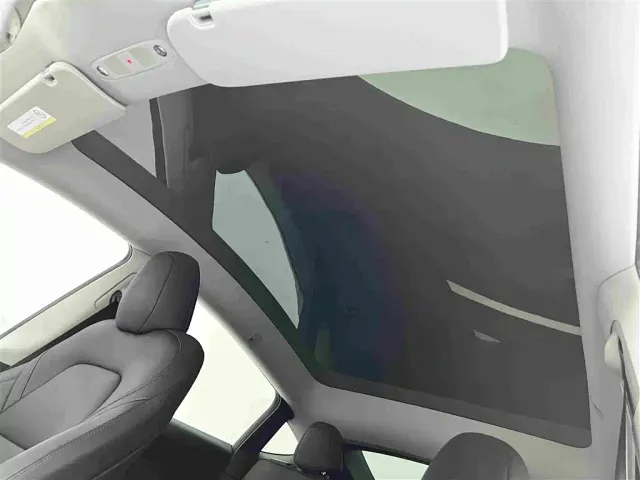 Tesla Model Y — Фото автомобиля 8