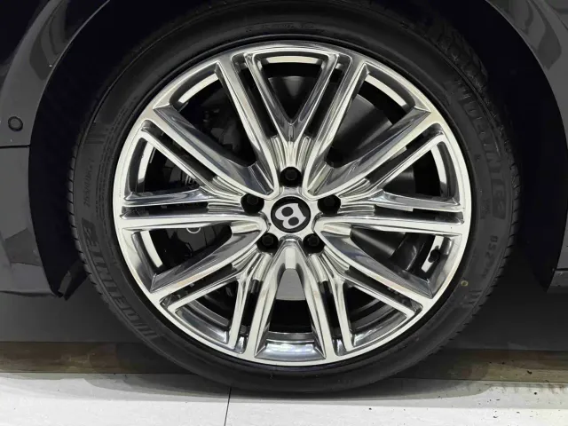 Bentley Flying Spur — Фото автомобиля 11