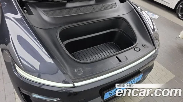 Tesla Model Y — Фото автомобиля 9