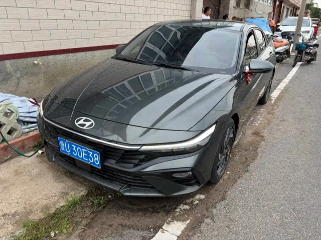 Фотография автомобиля — Hyundai Elantra