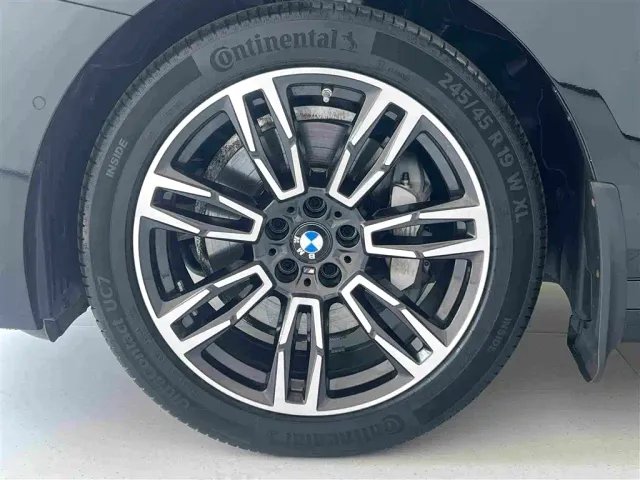 BMW 5 Series — Фото автомобиля 14