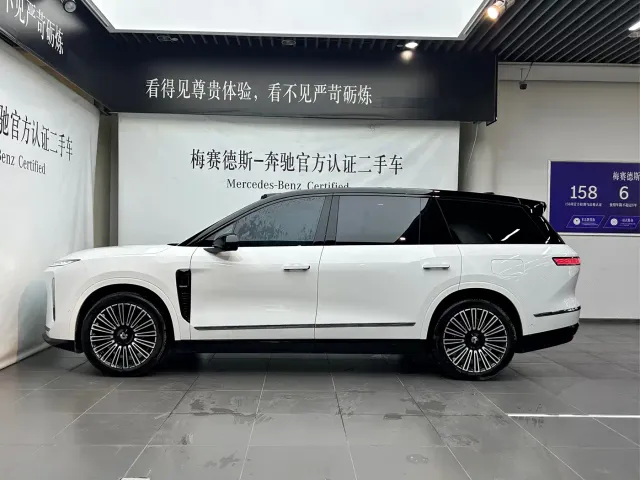 Nio ES8 — Фото автомобиля 22