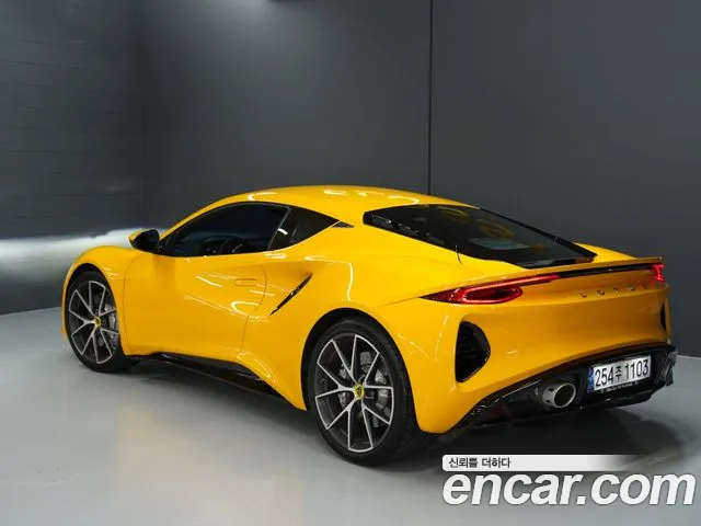 Lotus Emira — Фото автомобиля 3