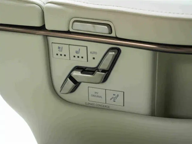 Lexus LM — Фото автомобиля 20