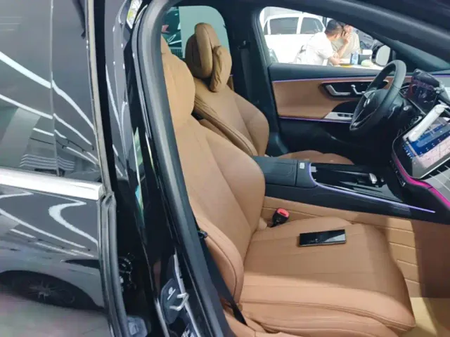 Mercedes-Benz E-Class — Фото автомобиля 24