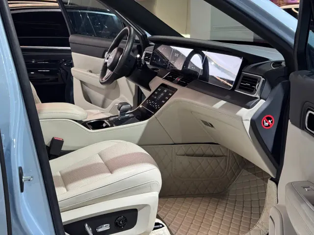 Li Auto ONE — Фото автомобиля 15