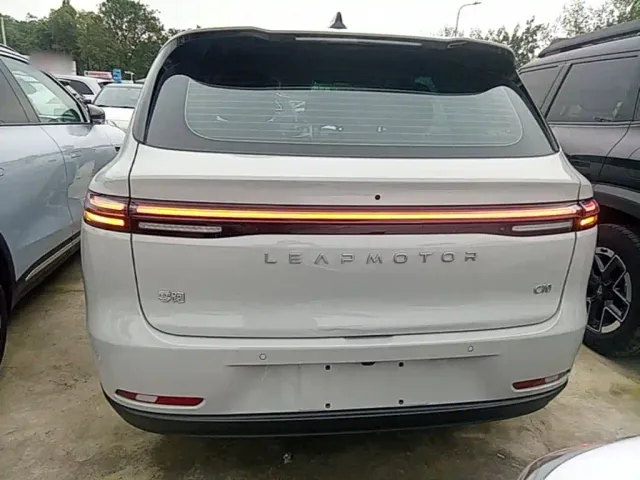 Leapmotor C10 — Фото автомобиля 5
