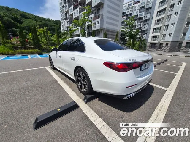 Mercedes-Benz E-Class — Фото автомобиля 7