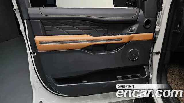 Ford Expedition — Фото автомобиля 23