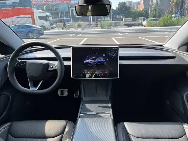 Tesla Model 3 — Фото автомобиля 11